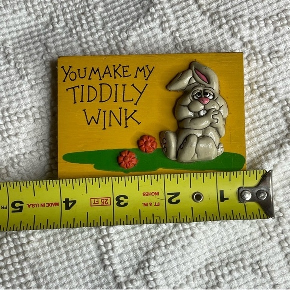 VTG 3.5" x 2.5" WALLACE & BERNIE "You Make My Tiddly Wink" Wood Plaque 1975 - Picture 2 of 4